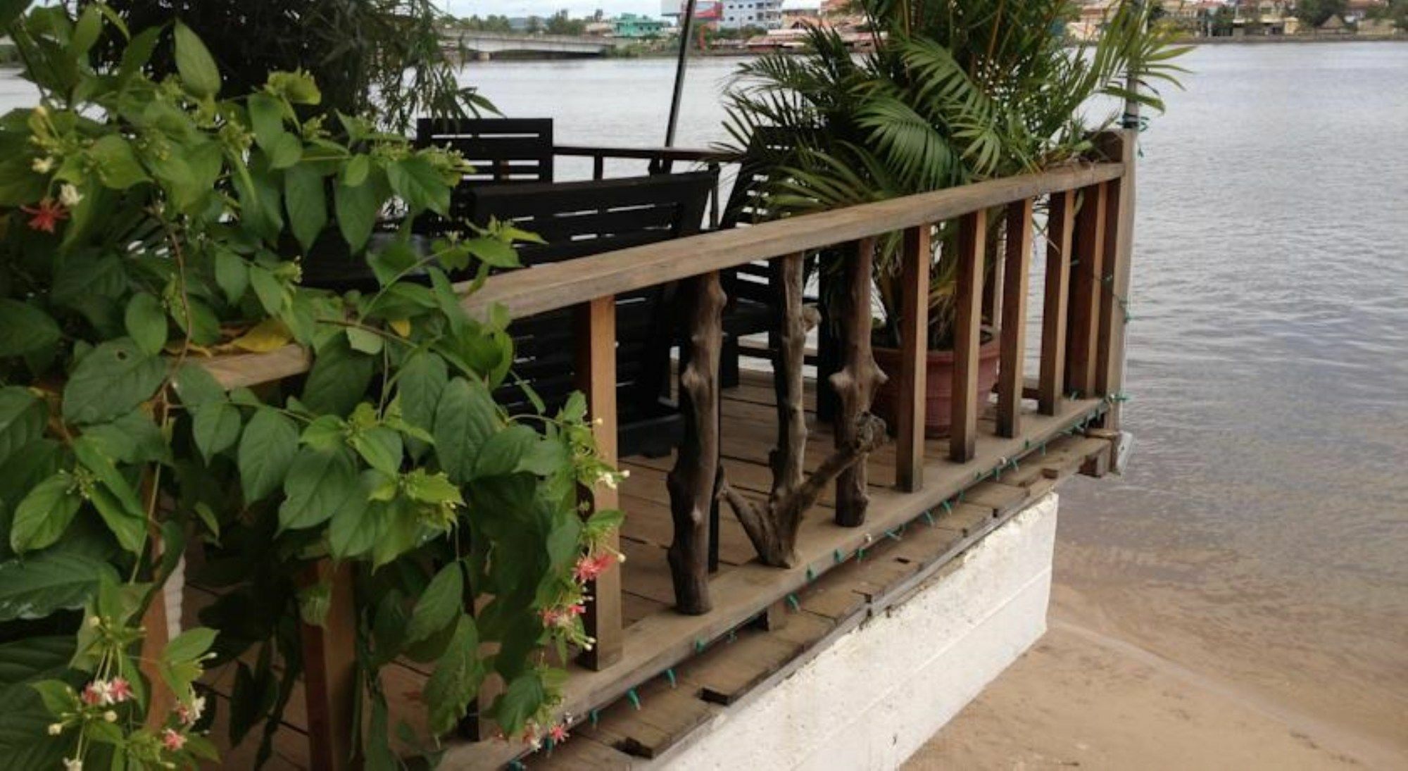 The River Lodge Kampot Exterior photo