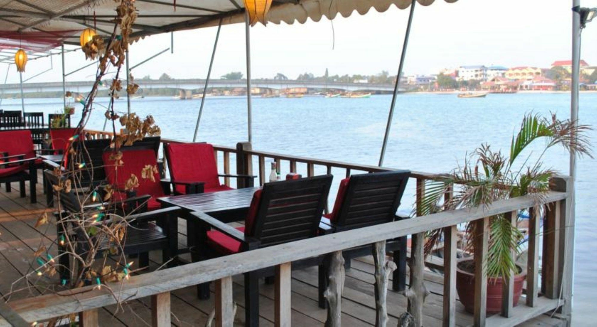 The River Lodge Kampot Exterior photo
